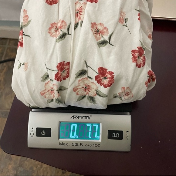 Hollister floral romper size small - Picture 9 of 9